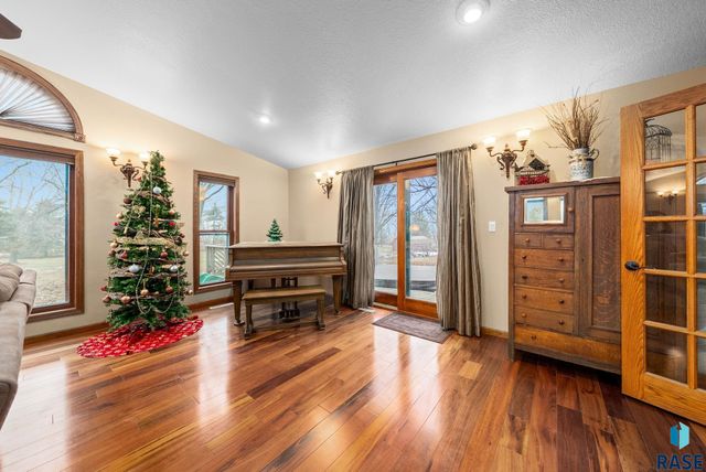 27357 468th Ave Avenue, Lennox, SD 57039