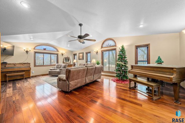 27357 468th Ave Avenue, Lennox, SD 57039