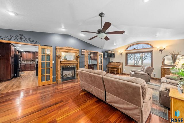 27357 468th Ave Avenue, Lennox, SD 57039