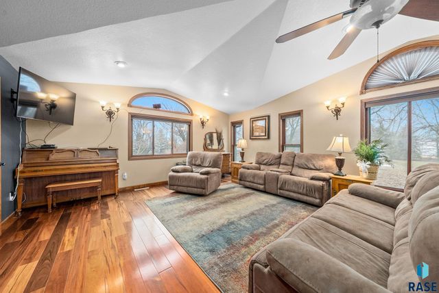 27357 468th Ave Avenue, Lennox, SD 57039