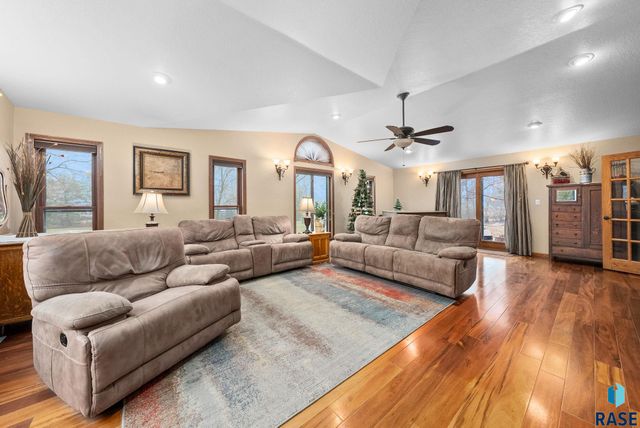 27357 468th Ave Avenue, Lennox, SD 57039