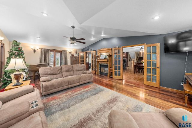 27357 468th Ave Avenue, Lennox, SD 57039