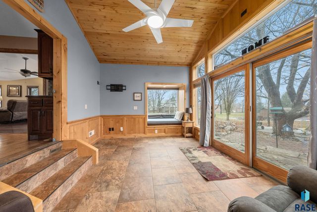 27357 468th Ave Avenue, Lennox, SD 57039