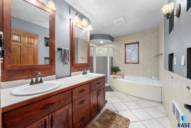 27357 468th Ave Avenue, Lennox, SD 57039