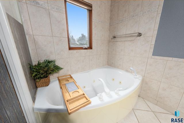 27357 468th Ave Avenue, Lennox, SD 57039