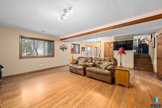 27357 468th Ave Avenue, Lennox, SD 57039