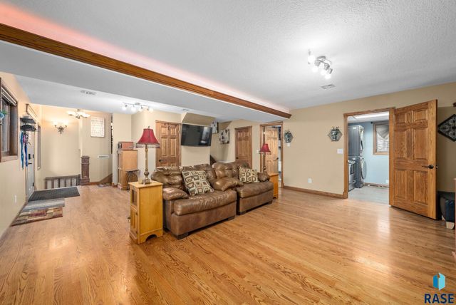 27357 468th Ave Avenue, Lennox, SD 57039