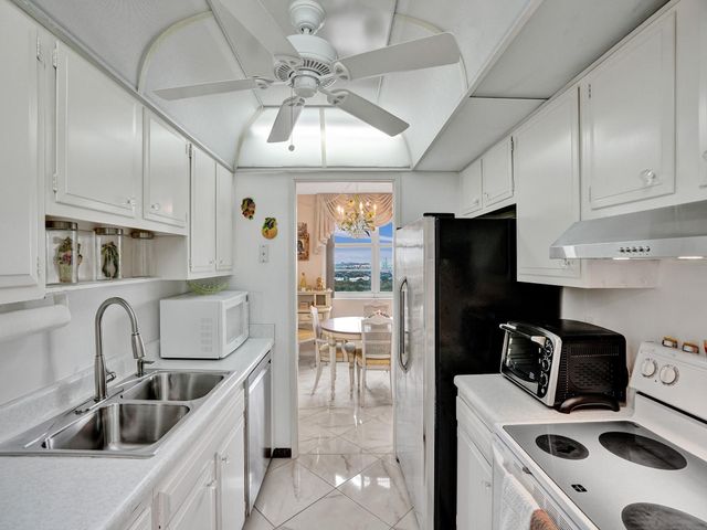 2121 N Ocean Boulevard, Boca Raton, FL 33431