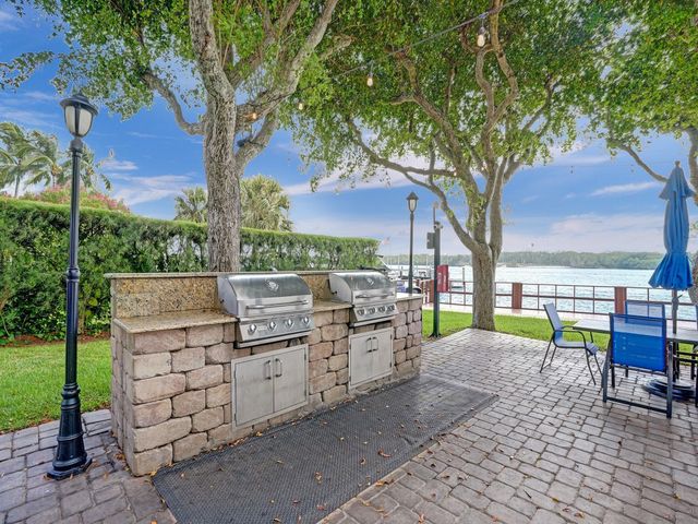 2121 N Ocean Boulevard, Boca Raton, FL 33431