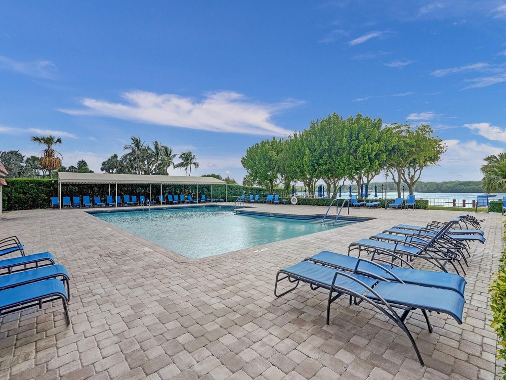 2121 N Ocean Boulevard, Boca Raton, FL 33431
