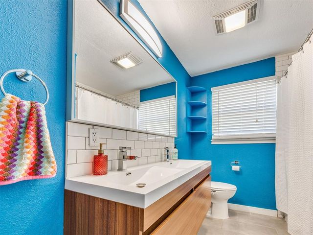 323 Willow Creek Circle, Norman, OK 73071