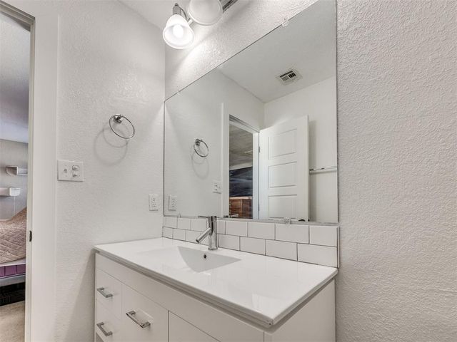 323 Willow Creek Circle, Norman, OK 73071