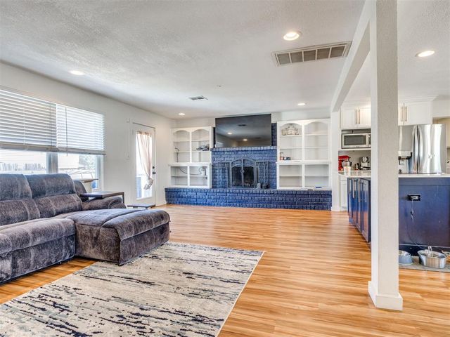 323 Willow Creek Circle, Norman, OK 73071