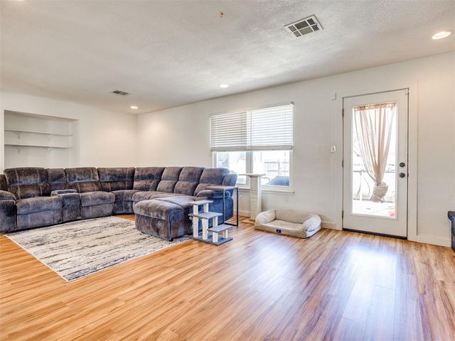 323 Willow Creek Circle, Norman, OK 73071