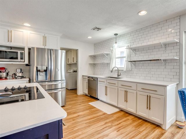 323 Willow Creek Circle, Norman, OK 73071