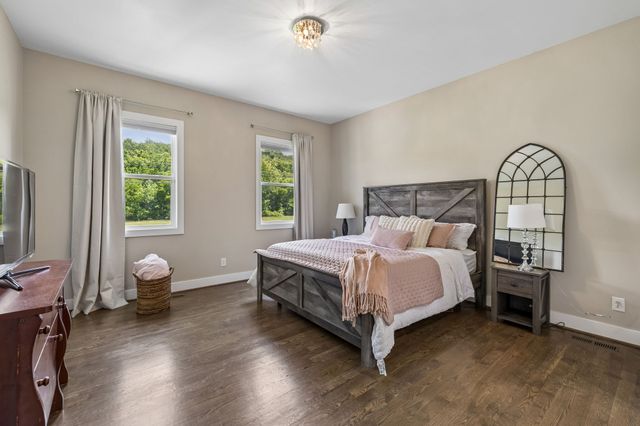 3001 Valley Creek Rd, Culleoka, TN 38451