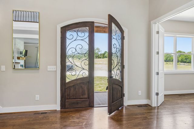 3001 Valley Creek Rd, Culleoka, TN 38451