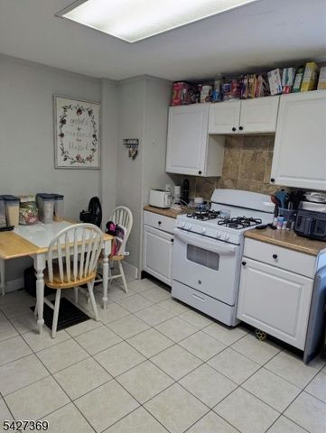 13 Lewis St, Phillipsburg Town, NJ 08865