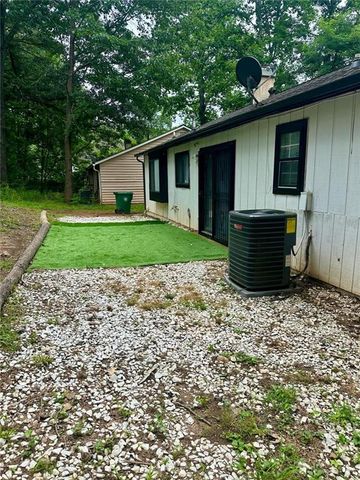 824 Greenhedge Drive, Stone Mountain, GA 30088