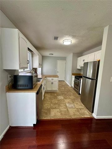 824 Greenhedge Drive, Stone Mountain, GA 30088