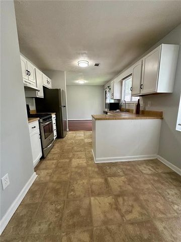 824 Greenhedge Drive, Stone Mountain, GA 30088