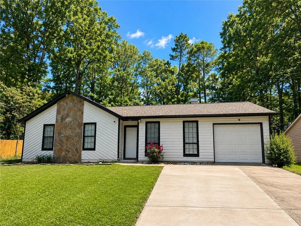 824 Greenhedge Drive, Stone Mountain, GA 30088