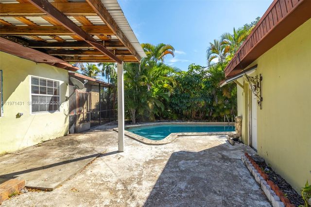 4582 Royal Palm Ave, Miami Beach, FL 33140