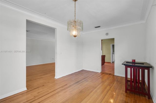 4582 Royal Palm Ave, Miami Beach, FL 33140