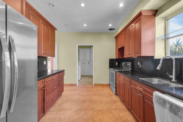 4582 Royal Palm Ave, Miami Beach, FL 33140