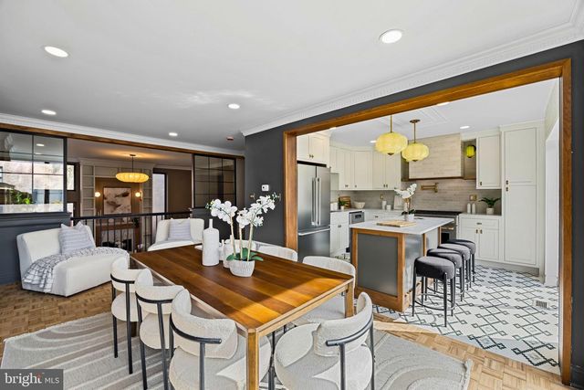 242 LOCUST ST, Philadelphia, PA 19106