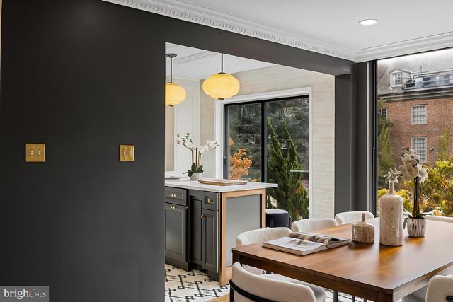 242 LOCUST ST, Philadelphia, PA 19106