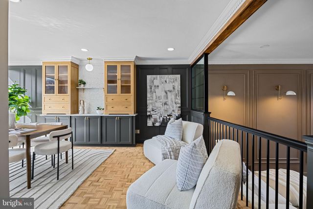 242 LOCUST ST, Philadelphia, PA 19106