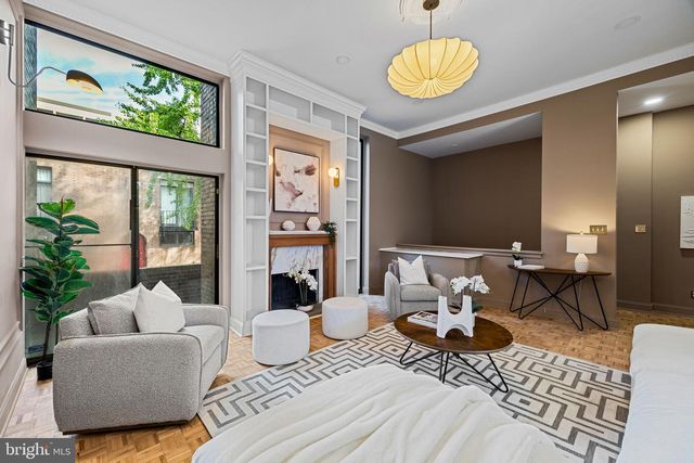 242 LOCUST ST, Philadelphia, PA 19106