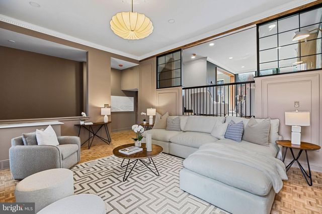 242 LOCUST ST, Philadelphia, PA 19106