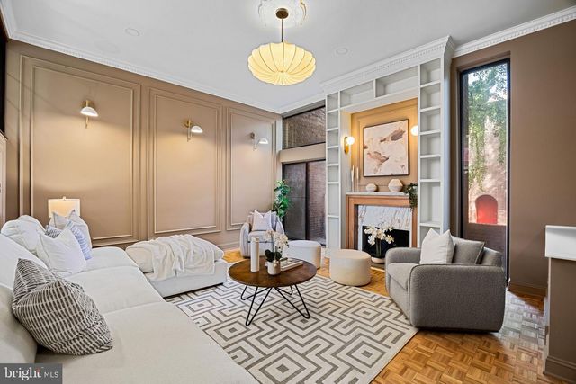 242 LOCUST ST, Philadelphia, PA 19106