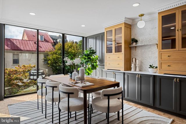 242 LOCUST ST, Philadelphia, PA 19106