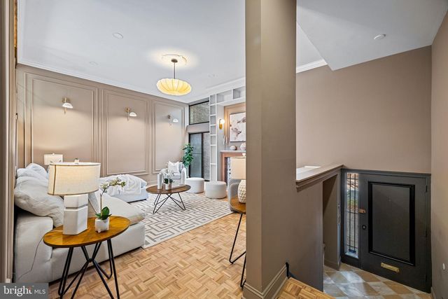 242 LOCUST ST, Philadelphia, PA 19106