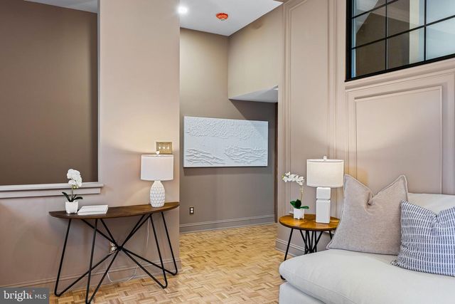 242 LOCUST ST, Philadelphia, PA 19106