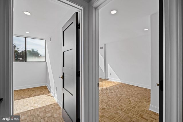 242 LOCUST ST, Philadelphia, PA 19106