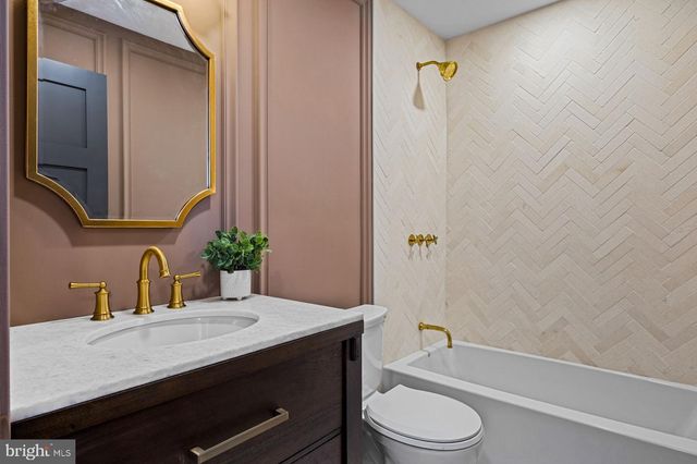 242 LOCUST ST, Philadelphia, PA 19106