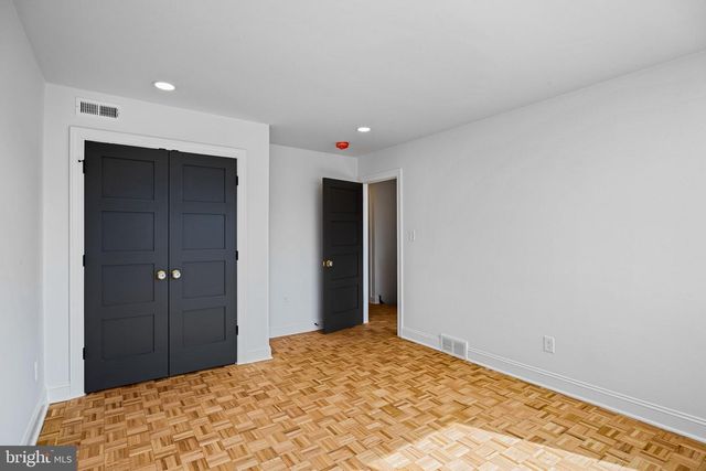 242 LOCUST ST, Philadelphia, PA 19106