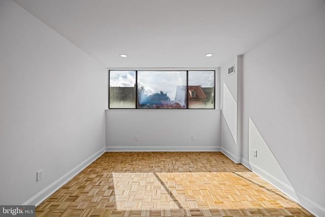 242 LOCUST ST, Philadelphia, PA 19106