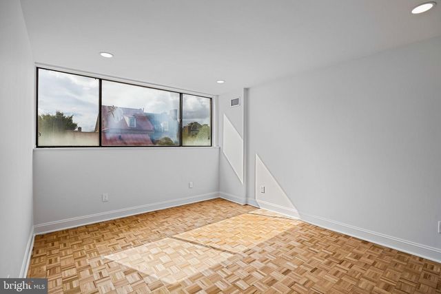 242 LOCUST ST, Philadelphia, PA 19106