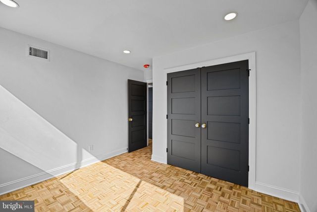 242 LOCUST ST, Philadelphia, PA 19106