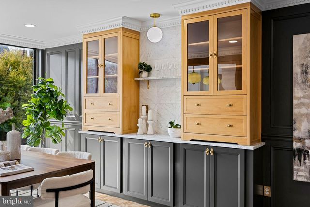 242 LOCUST ST, Philadelphia, PA 19106