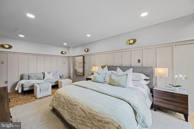 242 LOCUST ST, Philadelphia, PA 19106