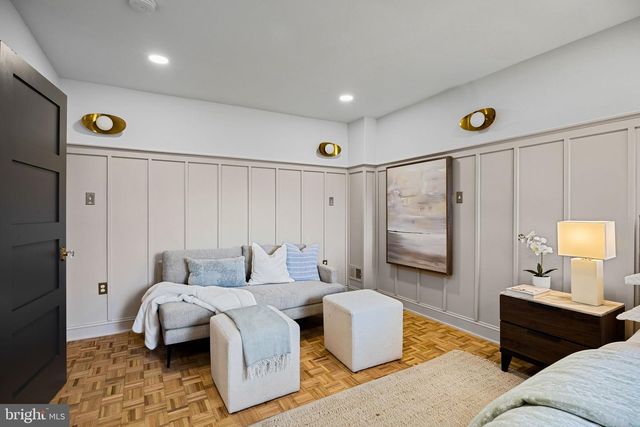 242 LOCUST ST, Philadelphia, PA 19106