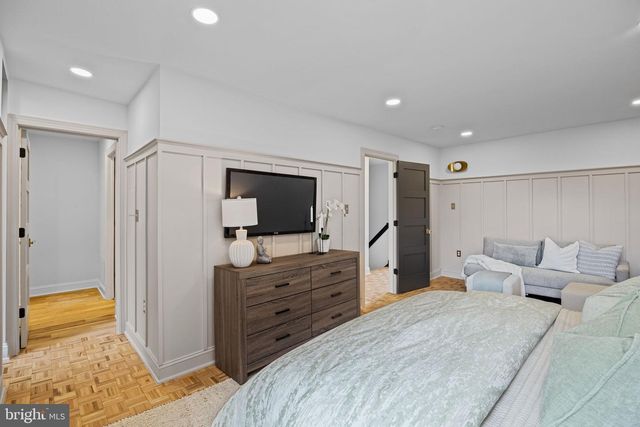 242 LOCUST ST, Philadelphia, PA 19106