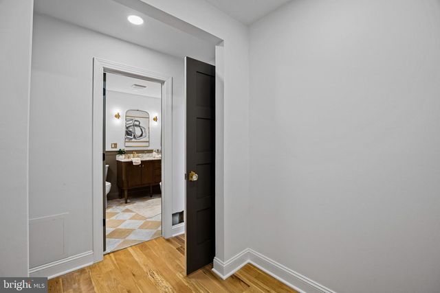 242 LOCUST ST, Philadelphia, PA 19106