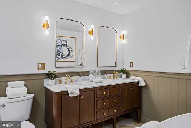 242 LOCUST ST, Philadelphia, PA 19106